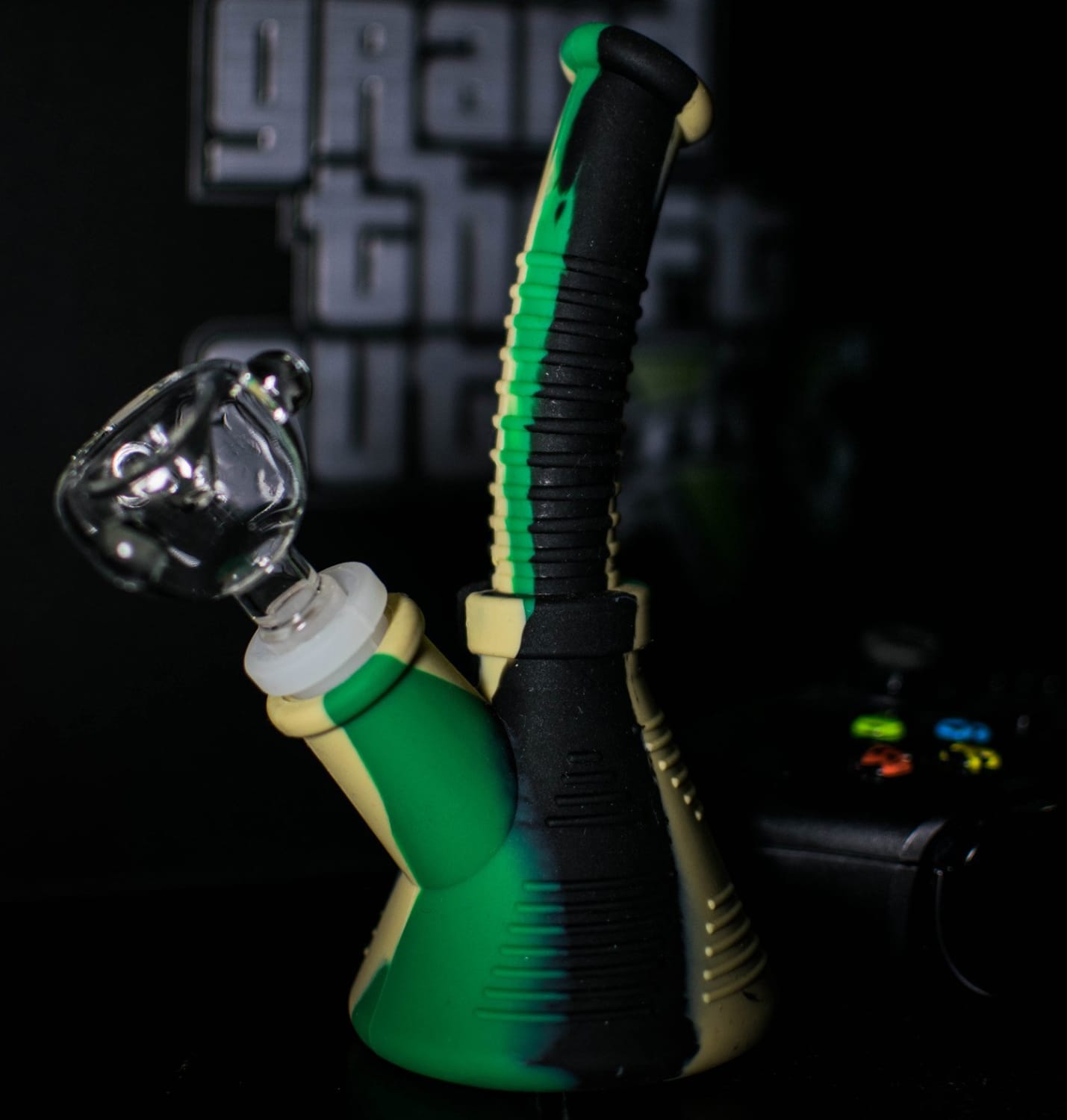 Why are silicone pipes, bongs and dab rigs popular