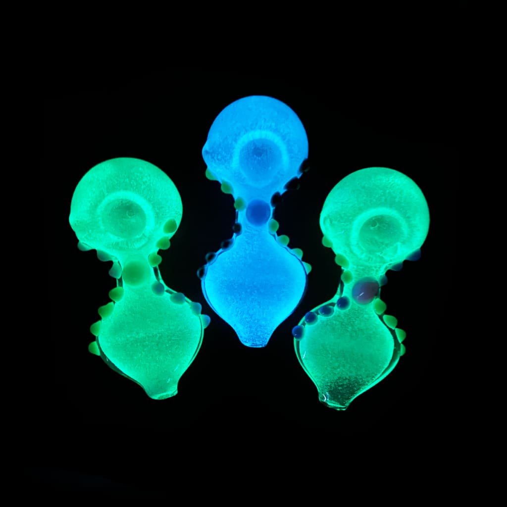 4’ Hand Pipe Glow In The Dark Pressed Mouth Design