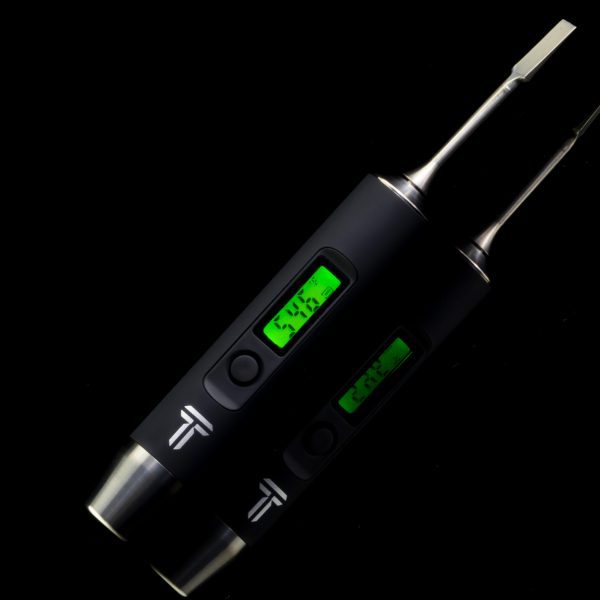 Close-up of two black, pen-shaped dab temperature readers with green digital displays, one in sharp focus showing '546°F' and the other blurred in the background.