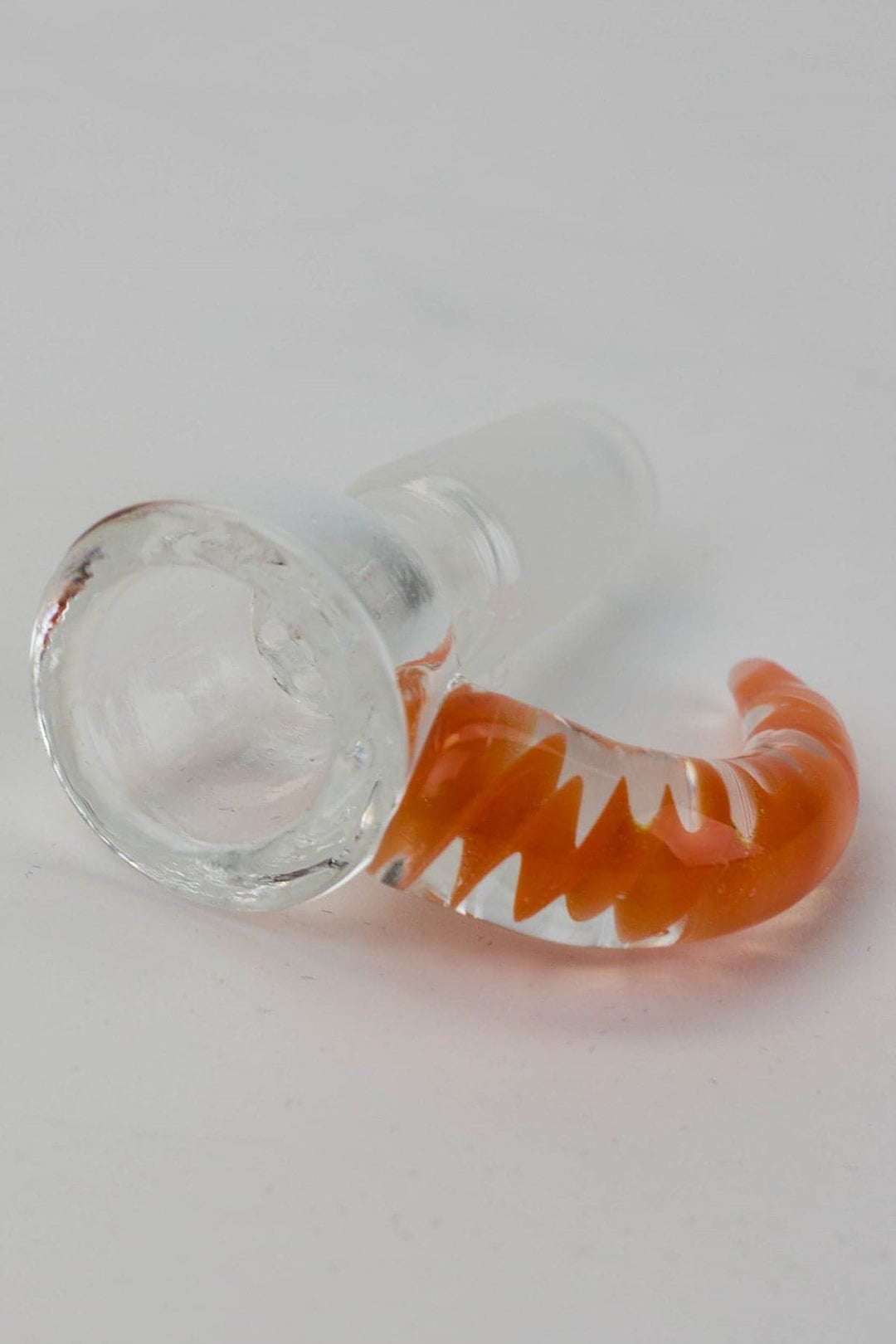 Built in glass screen bowl with horn handle_3