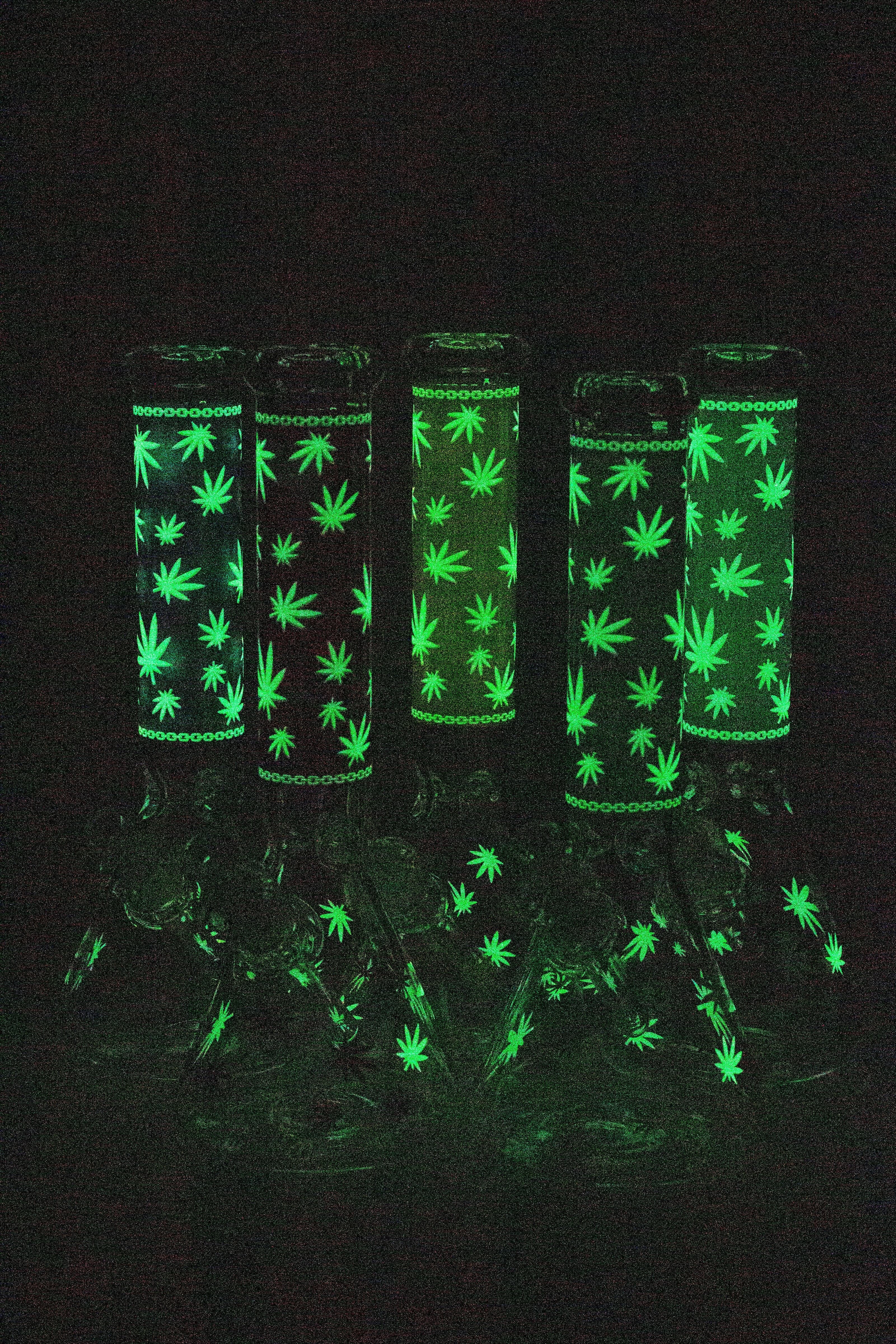 Leaf glow in the dark glass water pipes_6