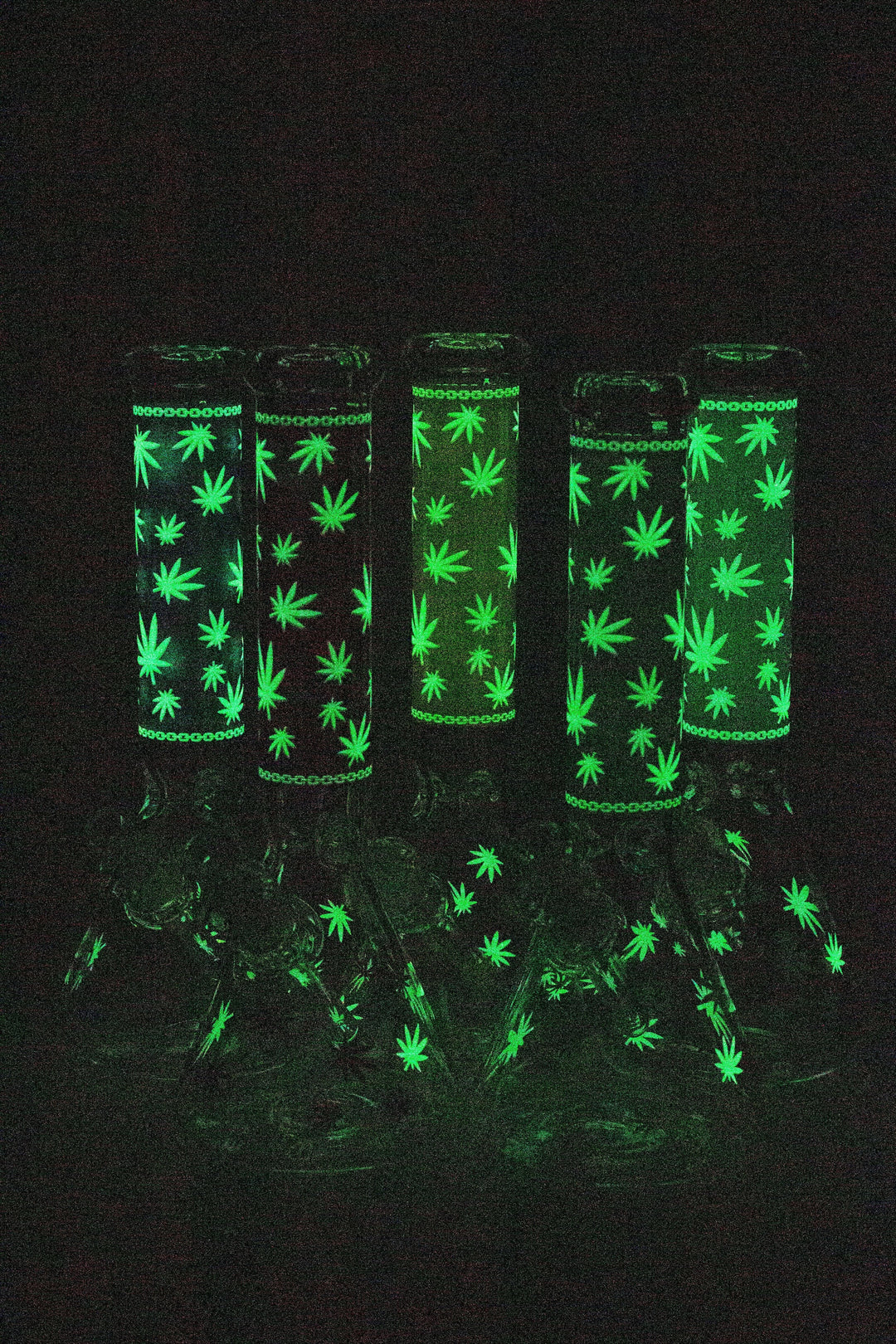 Leaf glow in the dark glass water pipes_6